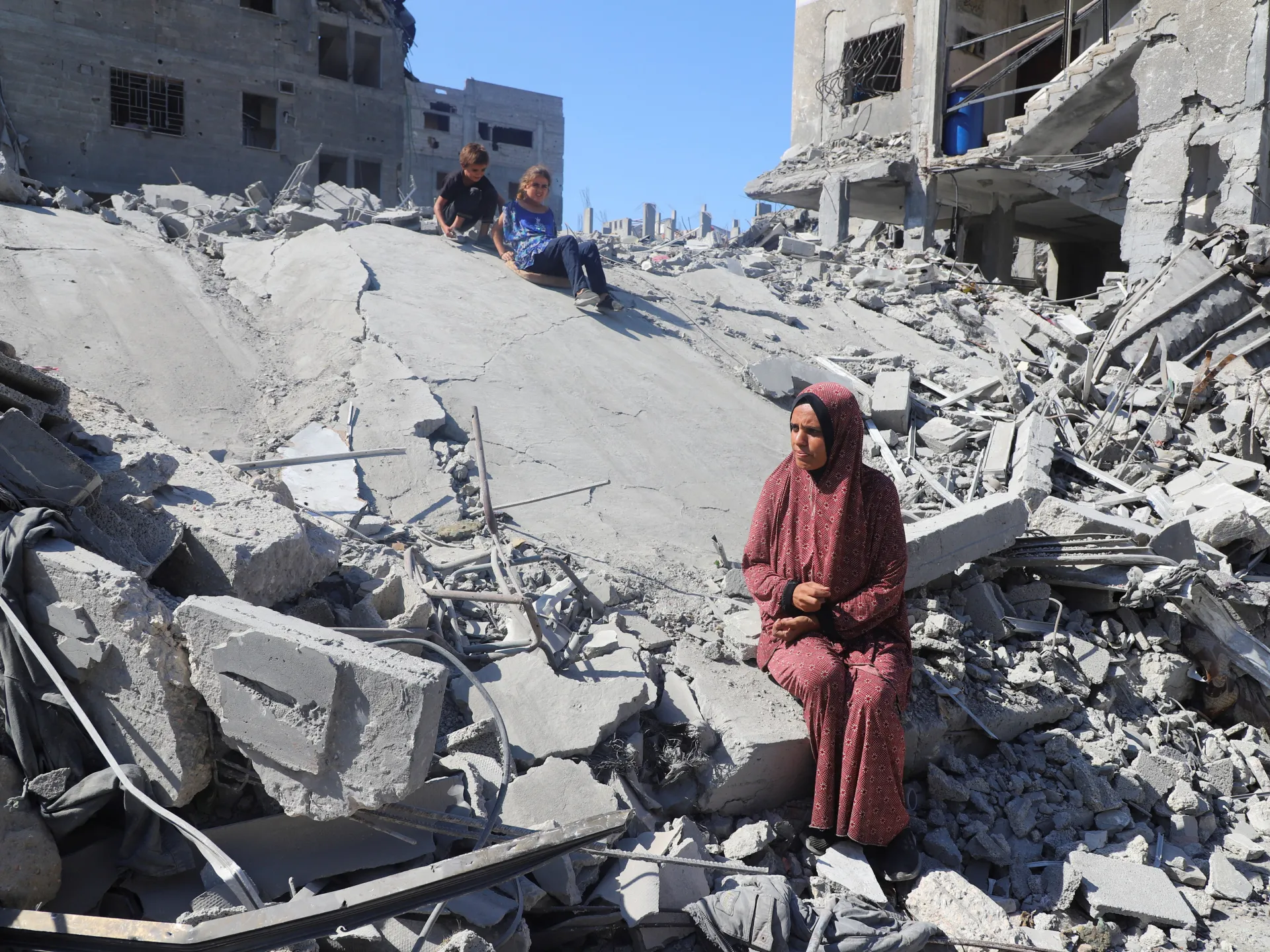 CANLI: Qəzzada İsrail hücumu 2 can aldı, Həmas əsirin cəsədini təhvil verdi