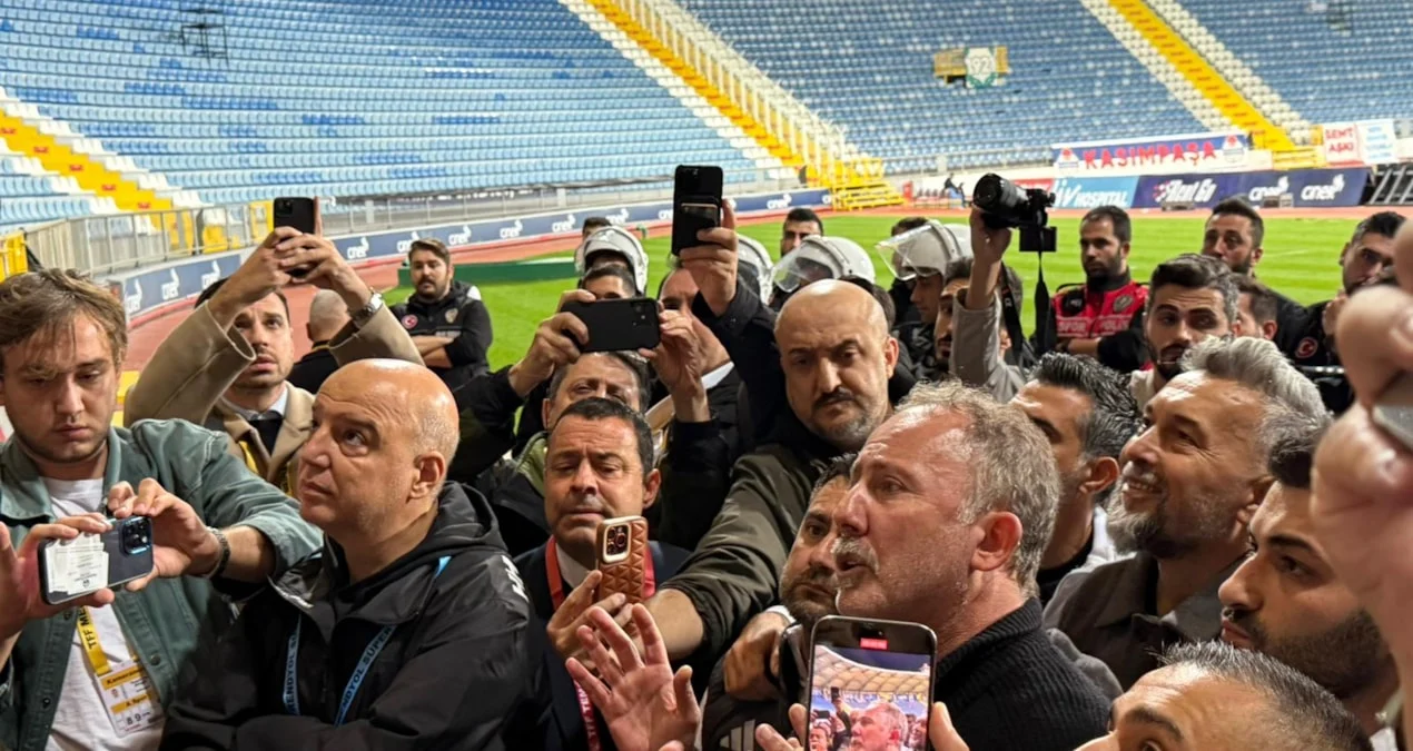 Beşiktaş azarkeşləri Sergen Yalçını sərt tənqid etdi